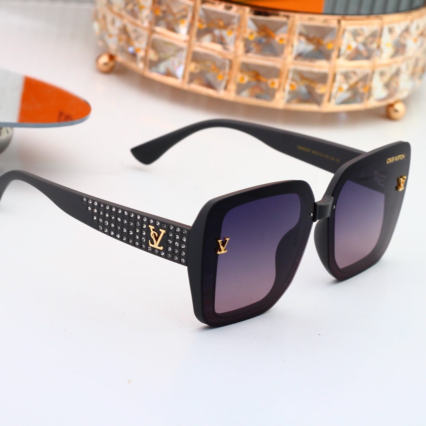 Louis vuitton Sunglasses with Diamond-Embedded Temples 0903 Butterfly