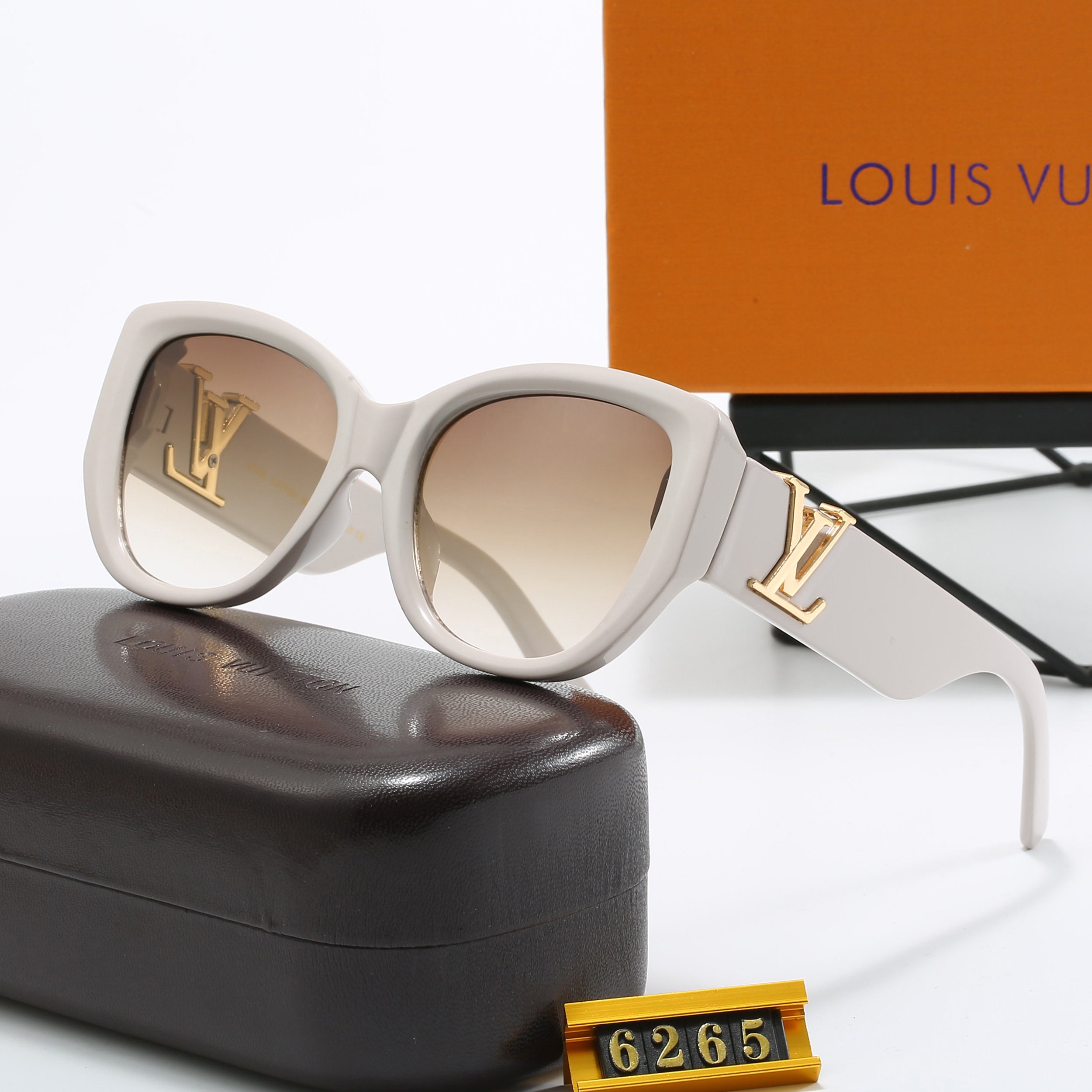 Louis vuitton Elegant Butterfly Bold Frame Sunglasses with Letter Detail (Model 6265) Butterfly