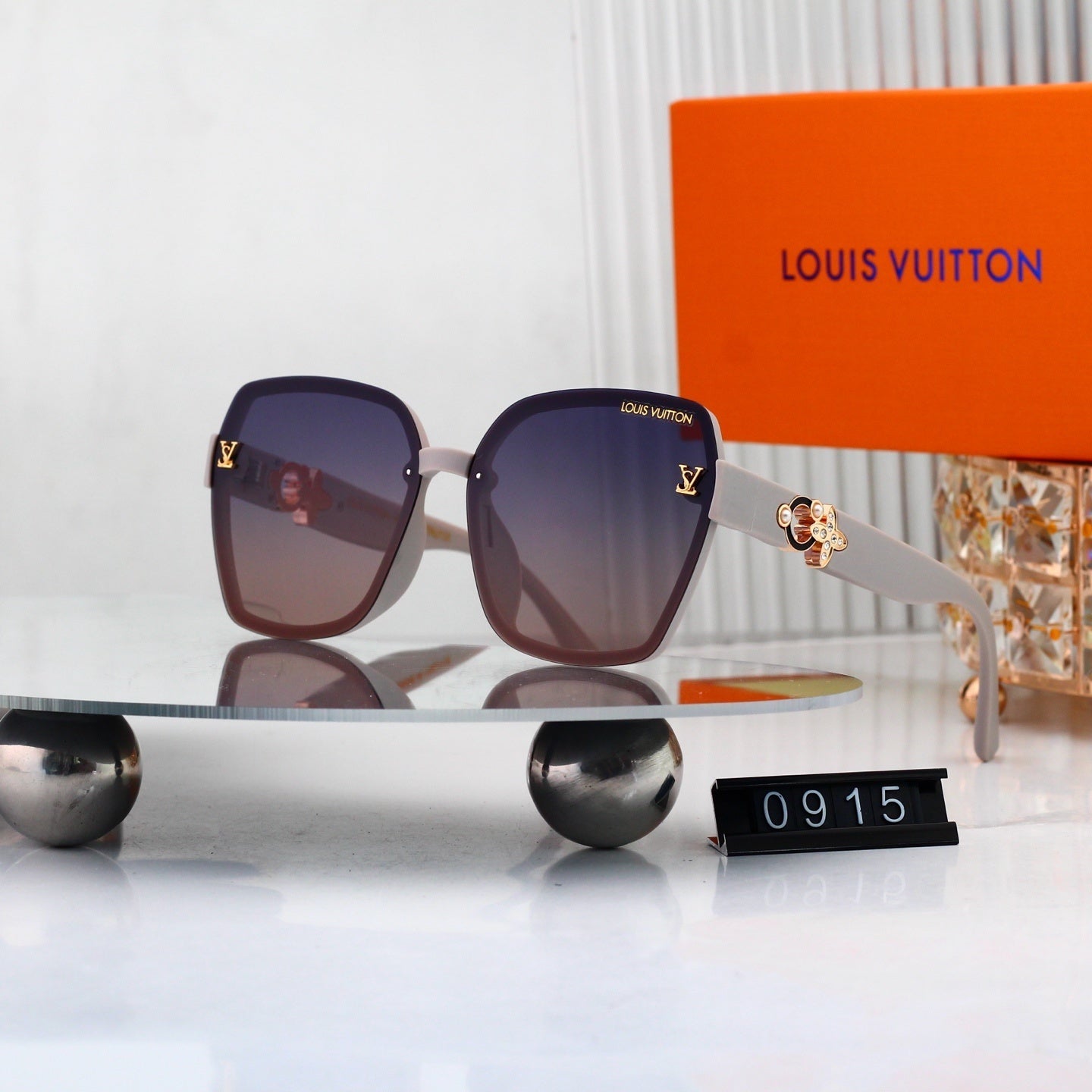 Louis vuitton Oversized Sunglasses with Diamond Flower  0915 Butterfly