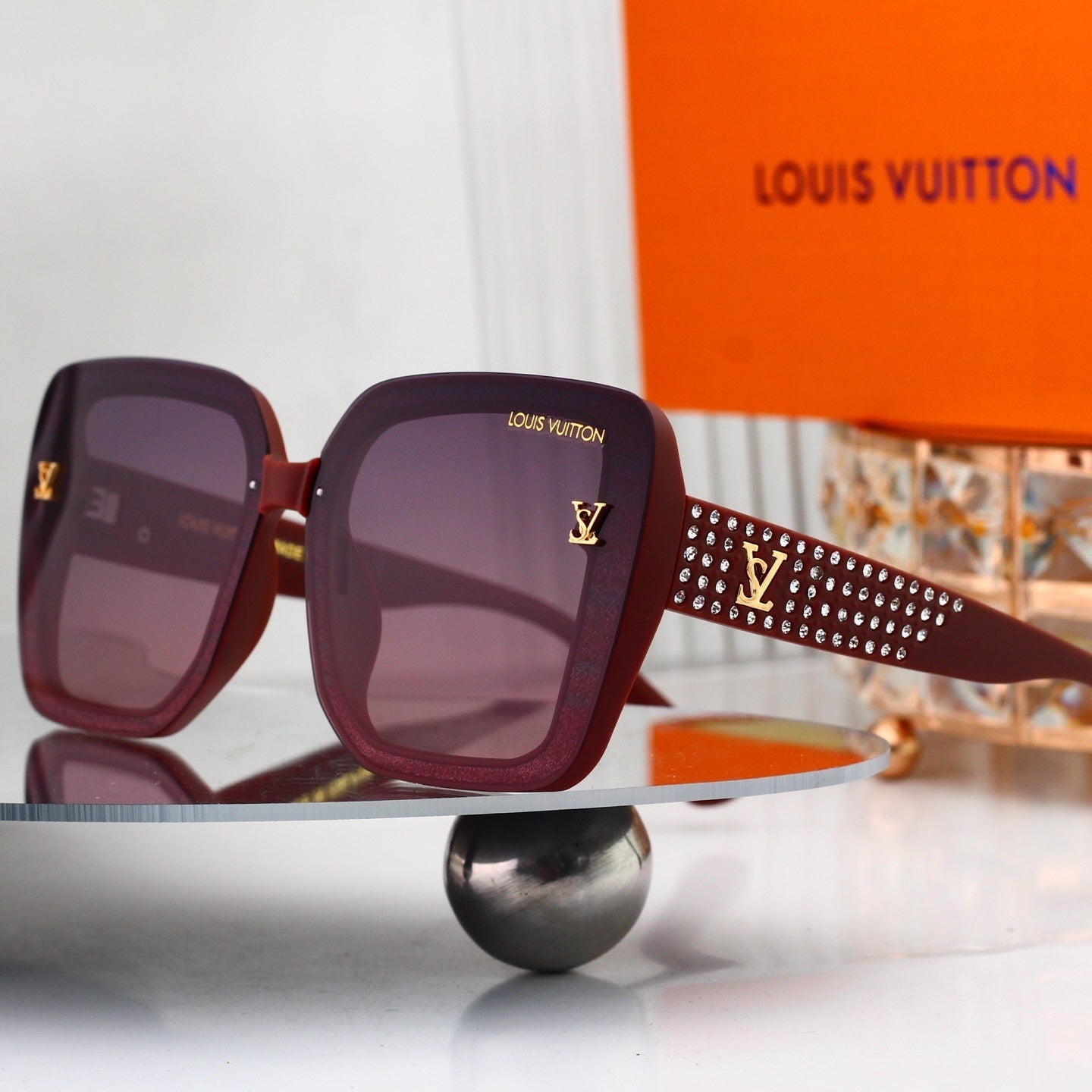 Louis vuitton Sunglasses with Diamond-Embedded Temples 0903 Butterfly