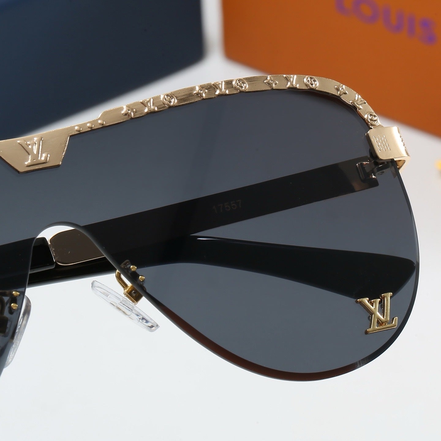 Louis vuitton Stylish and cool casual sunglasses 4306 Oval