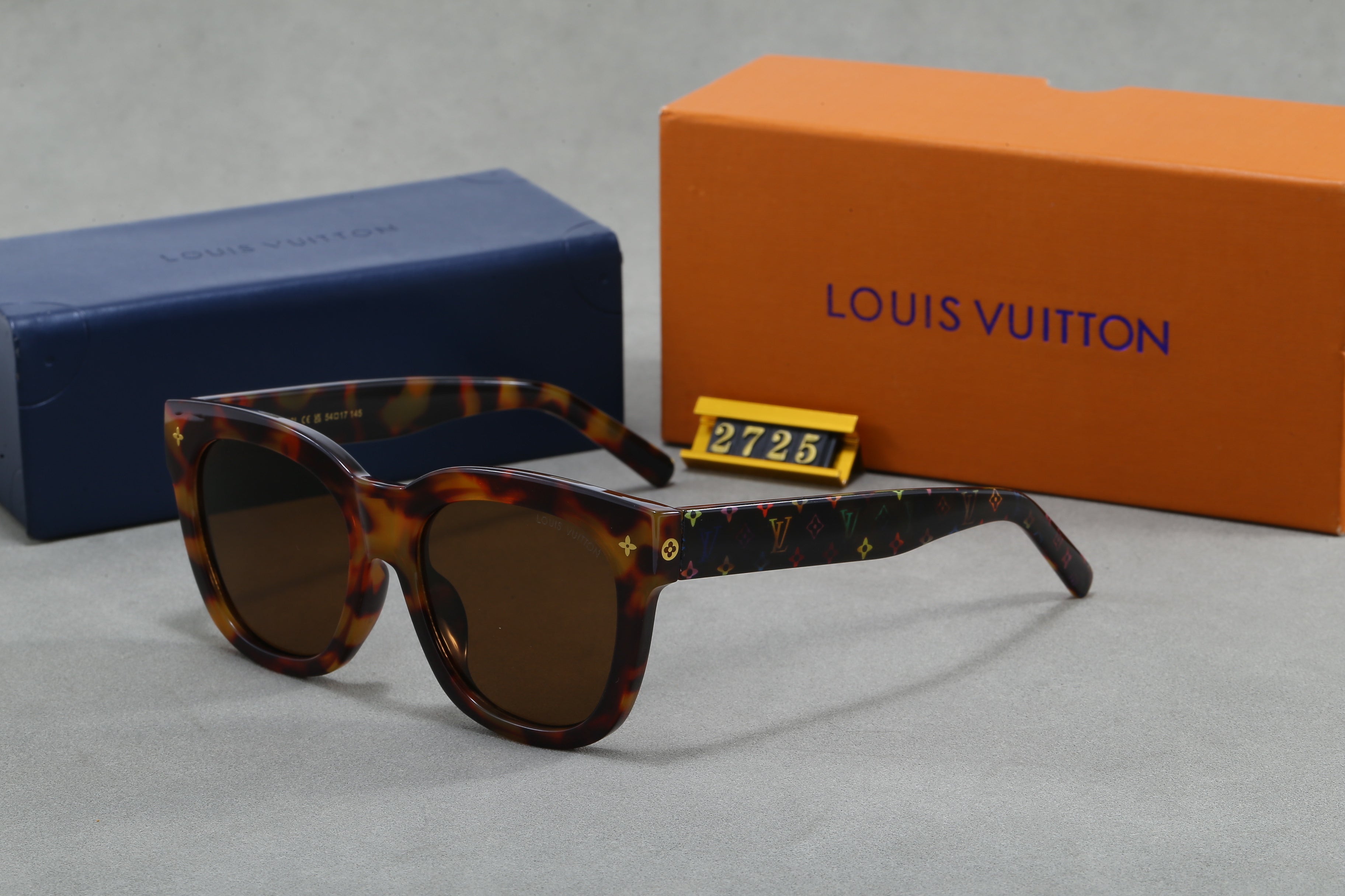 Louis vuitton New European and American style thick-rimmed high-end sunglasses 2725 Cat-Eye