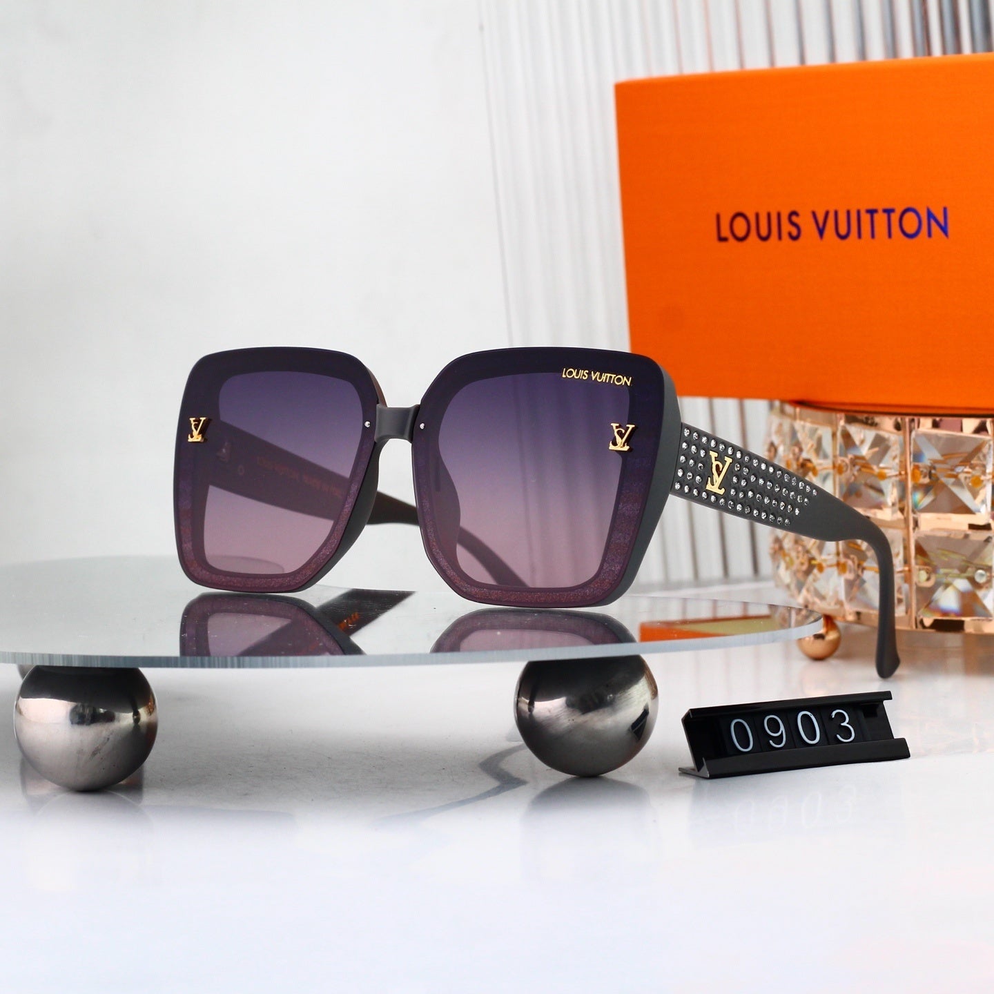 Louis vuitton Sunglasses with Diamond-Embedded Temples 0903 Butterfly