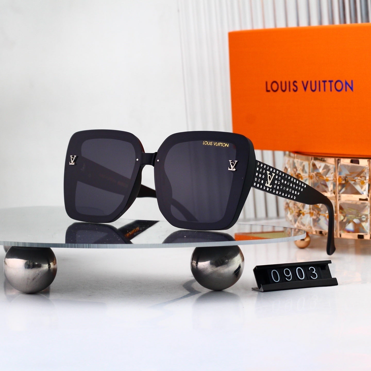 Louis vuitton Sunglasses with Diamond-Embedded Temples 0903 Butterfly