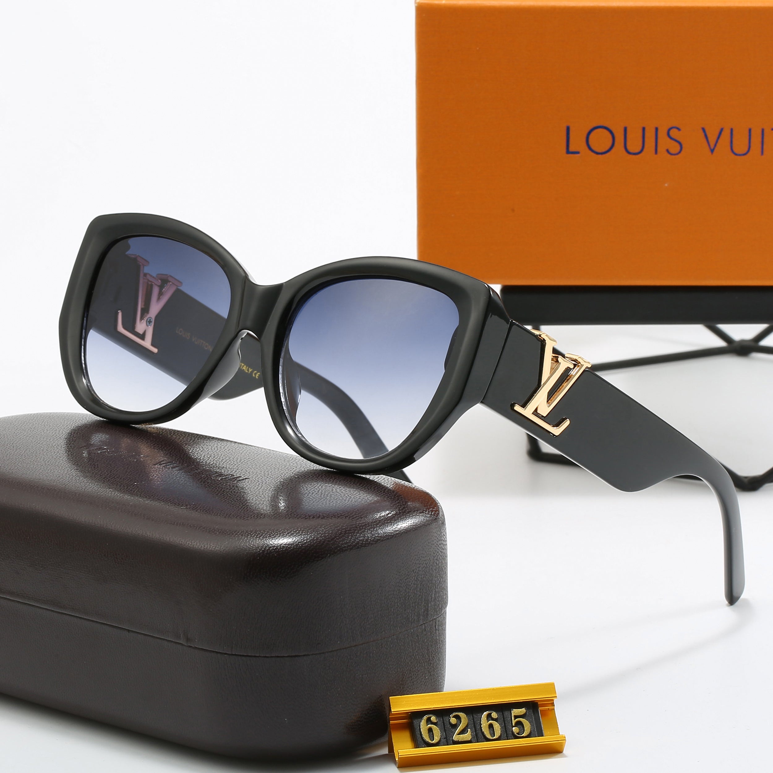 Louis vuitton Elegant Butterfly Bold Frame Sunglasses with Letter Detail (Model 6265) Butterfly