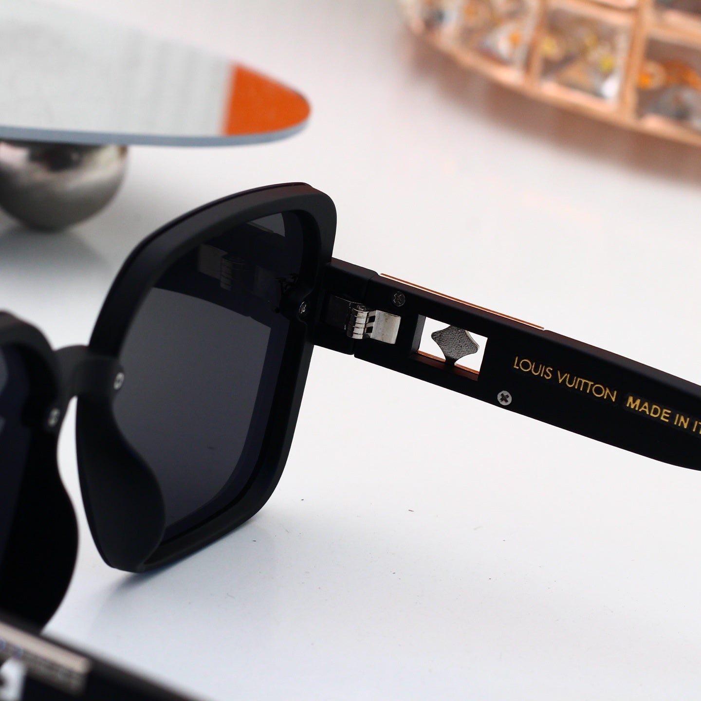 Louis vuitton Metal Logo Oversized Sunglasses 0921 Butterfly