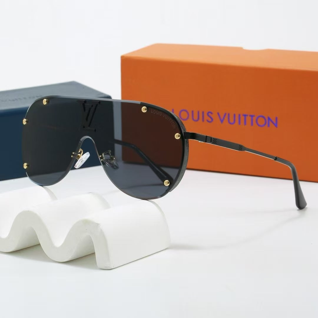 Louis vuitton Oversized. integrated metal trendy sunglasses Oval